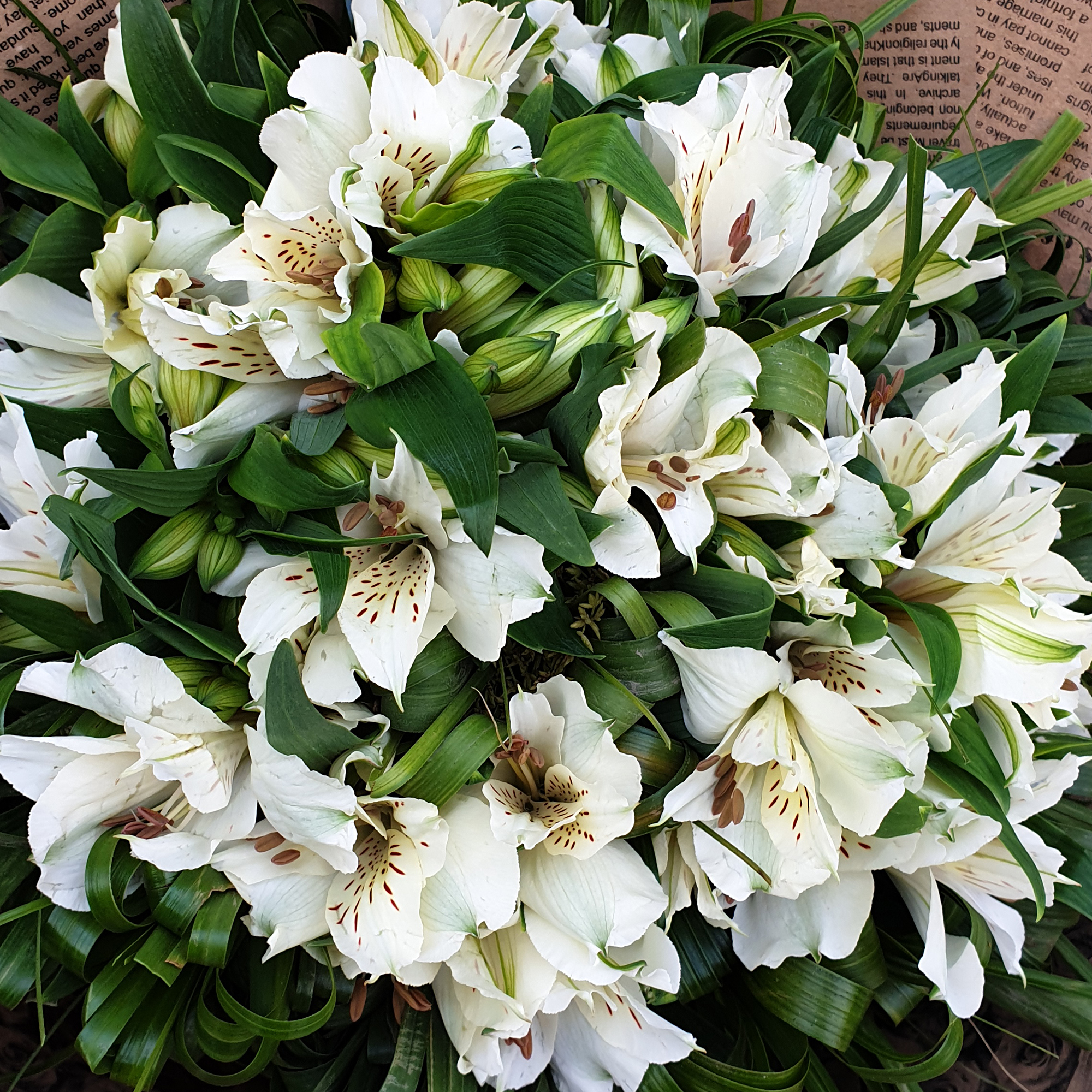 دسته گل کلبه گل سن سون مدل DG-11017